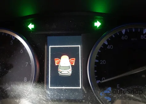 2019 Toyota Highlander Xle z USA, uszkodzony, nr VIN 5TDKZRFH3KS559252